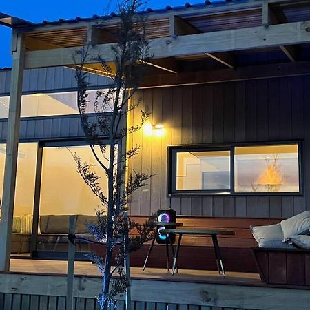 Alpine Chalet - Views, Fire-Pit, Central, Cosy Wanaka Exterior photo