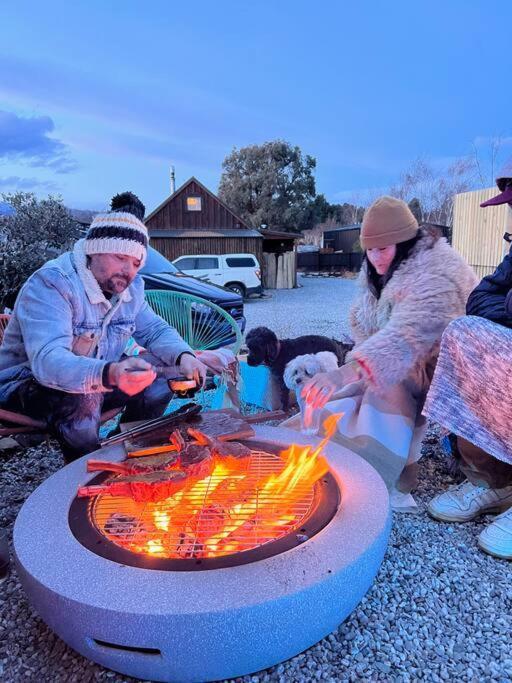 Alpine Chalet - Views, Fire-Pit, Central, Cosy Wanaka Exterior photo
